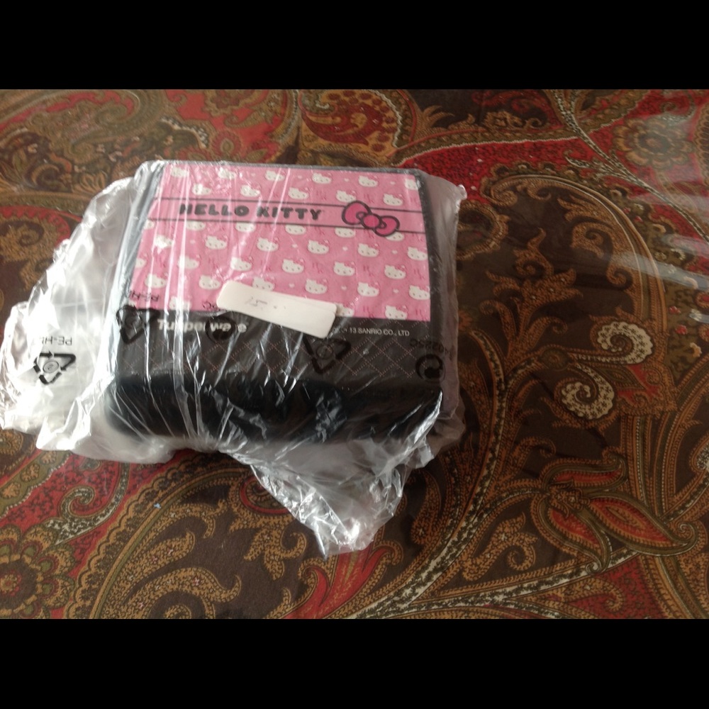 Tupperware new for sandwiches hello kitty ❤️😍